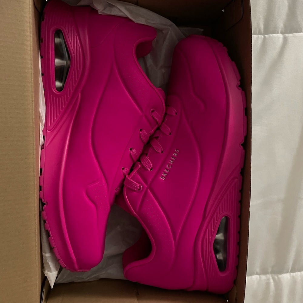 Skechers Women's Fuchsia Sneakers
